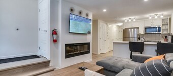 Cozy Place to Stay in South Calgary