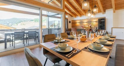 10 pers. ski in-ski out chalet with family room