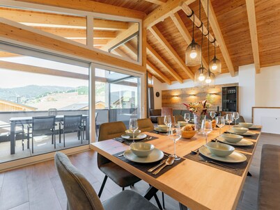 10 pers. ski in-ski out chalet with family room