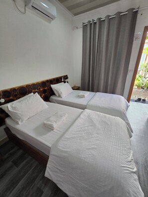 Twin Room, 3 Bedrooms - Sun & Surf (Thulusdhoo Island)