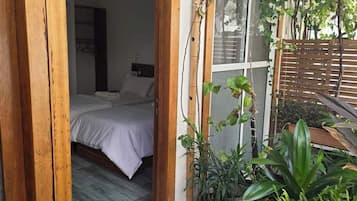 Twin Room, 3 Bedrooms | Desk, soundproofing, free WiFi, bed sheets