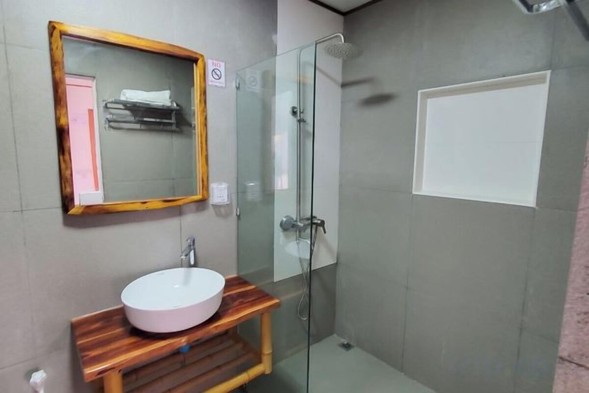 Bathroom | Shower, towels, soap, shampoo