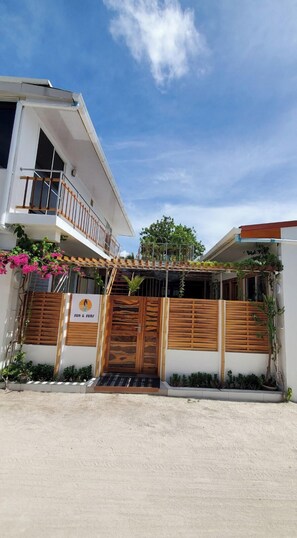 Exterior - Sun & Surf (Thulusdhoo Island)