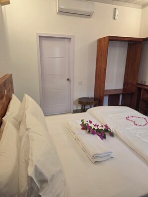 Double Room, 4 Bedrooms - Sun & Surf (Thulusdhoo Island)