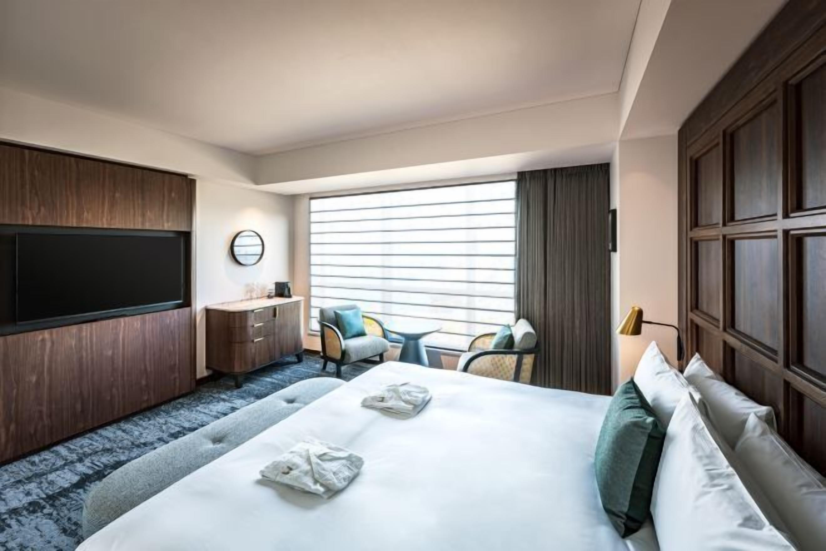 Down comforters, in-room safe, blackout drapes, free WiFi