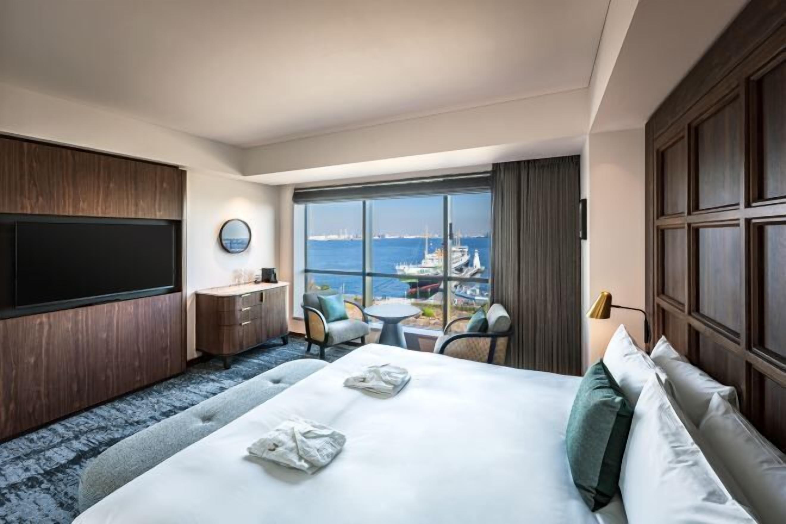 羽毛の掛け布団、セーフティボックス (室内)、遮光カーテン、WiFi (無料)