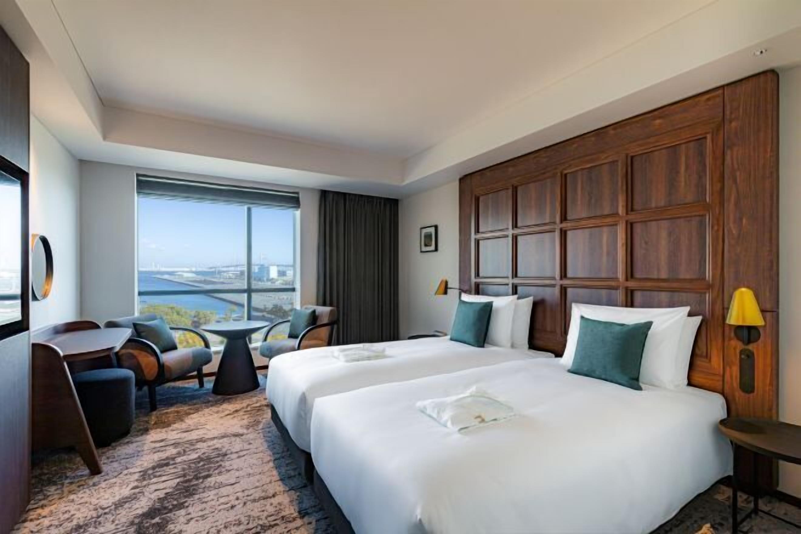 Down comforters, in-room safe, blackout drapes, free WiFi