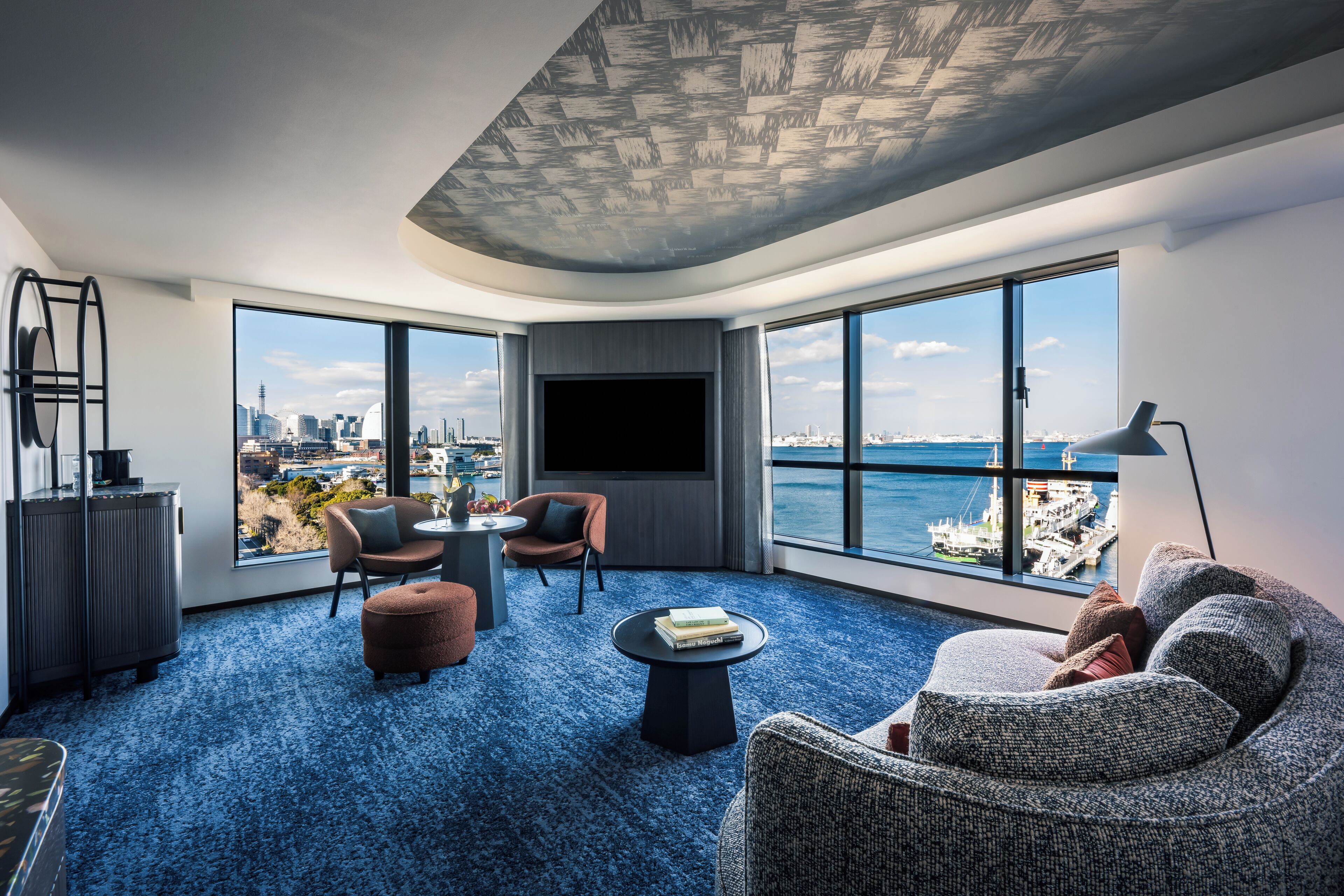 スイート シングルベッド 2 台 禁煙 | 羽毛の掛け布団、セーフティボックス (室内)、遮光カーテン、WiFi (無料)