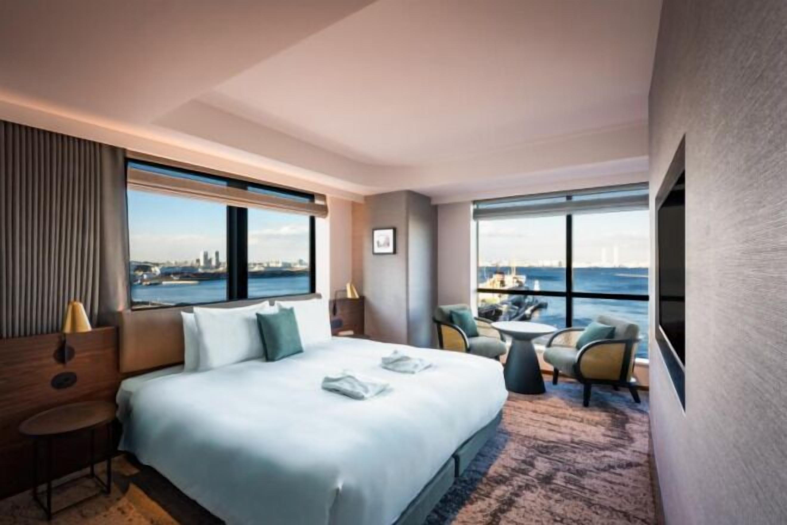 Down comforters, in-room safe, blackout drapes, free WiFi