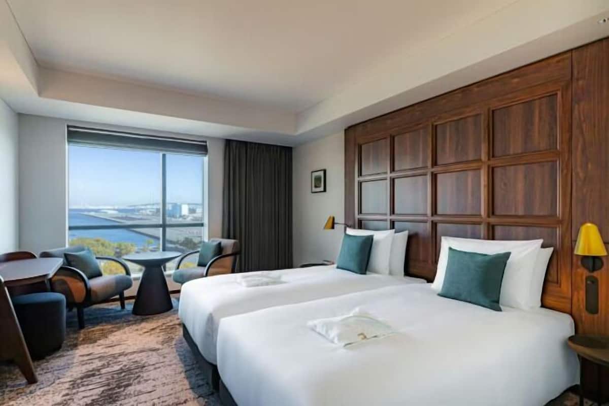 Edredons de pluma, cofres nos quartos, cortinas blackout