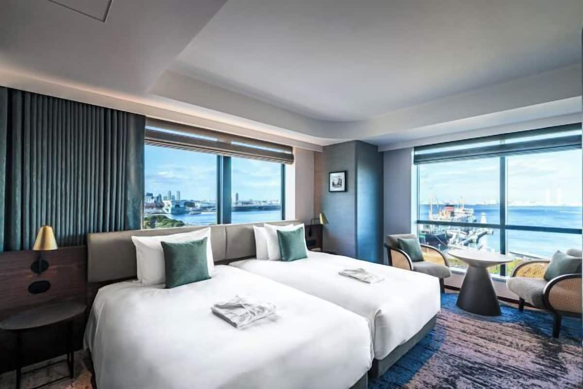 Down comforters, in-room safe, blackout drapes, free WiFi