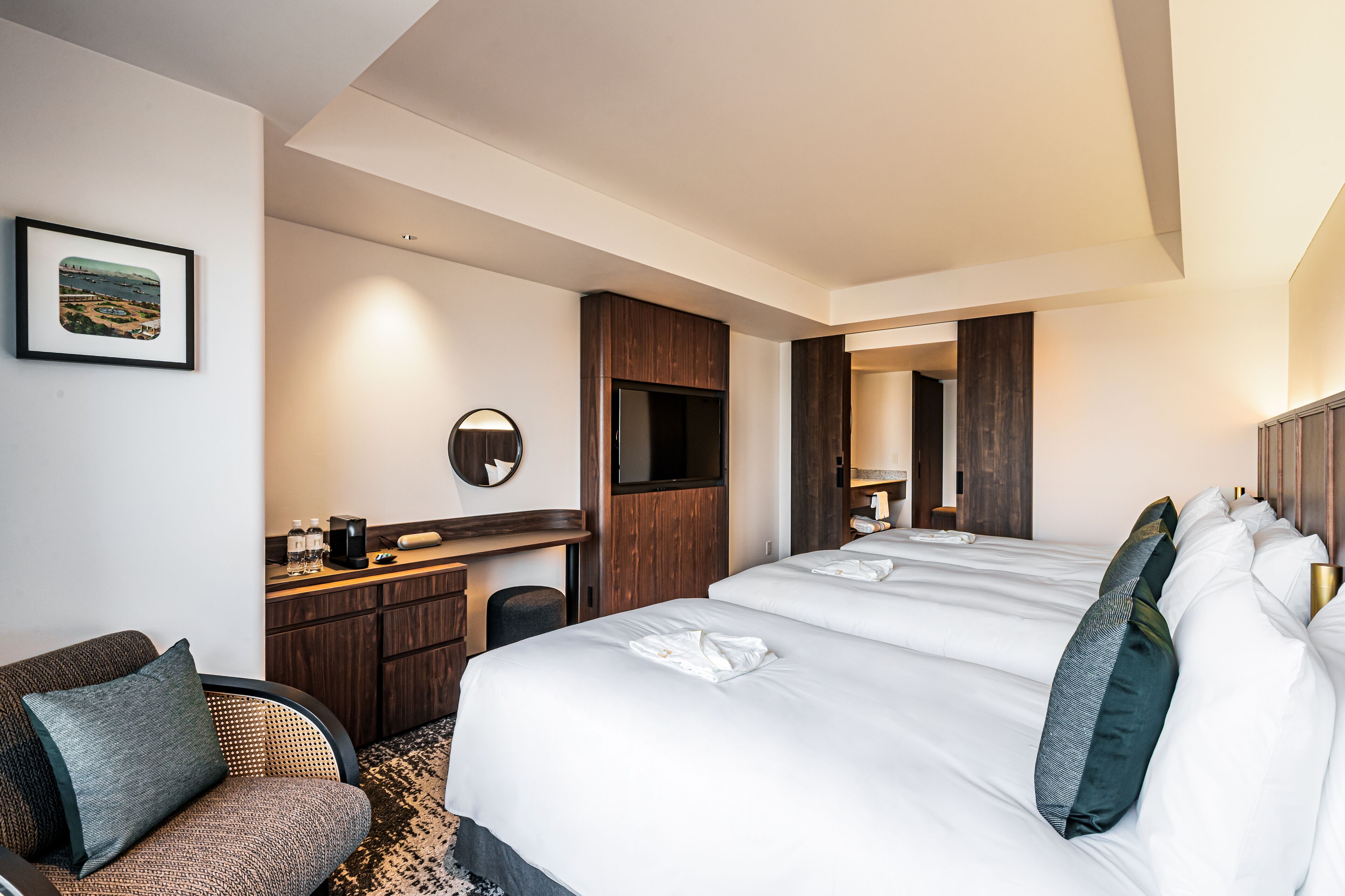 Down duvets, in-room safe, blackout curtains, free WiFi