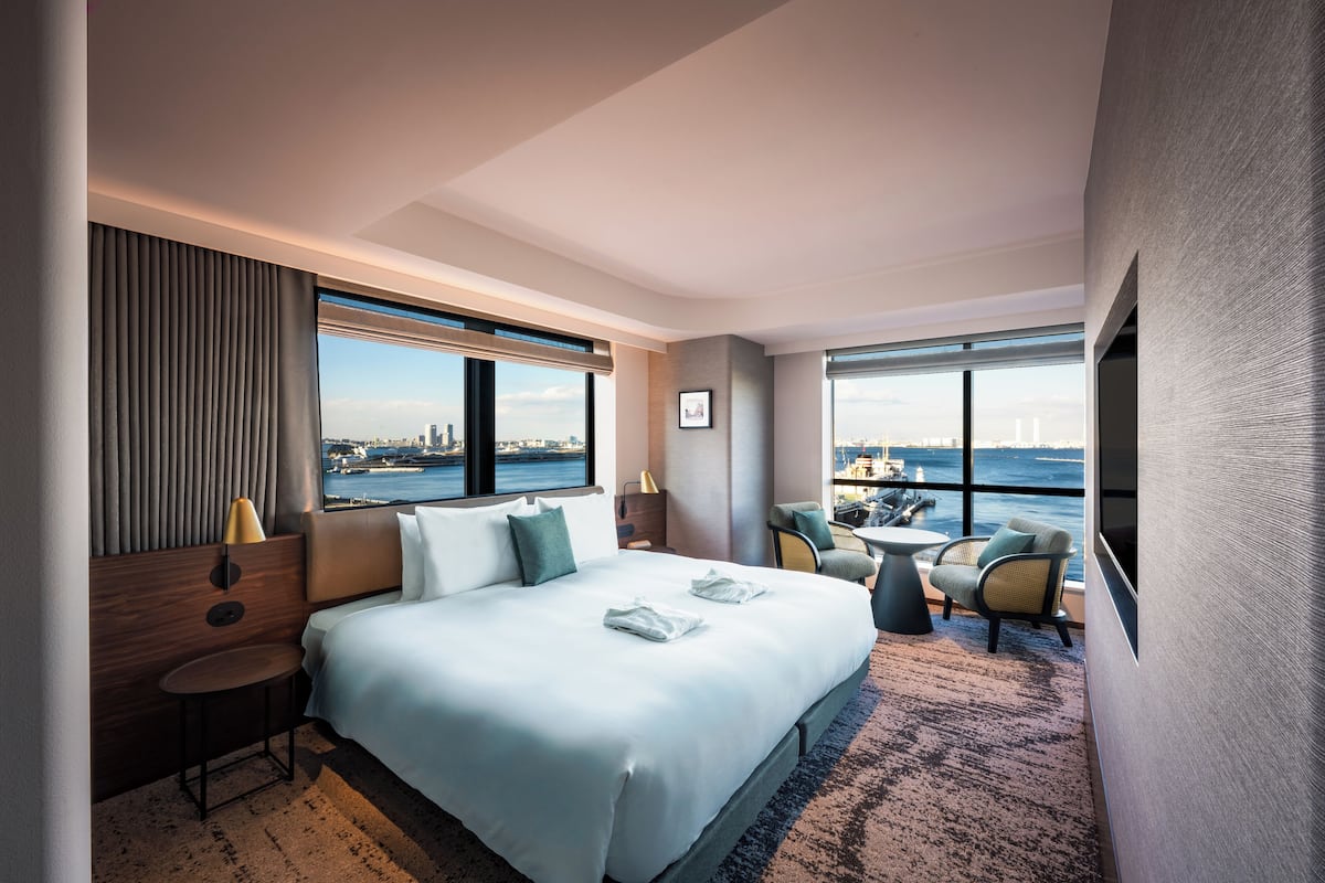 Deluxe Room, Non Smoking, Corner (King)