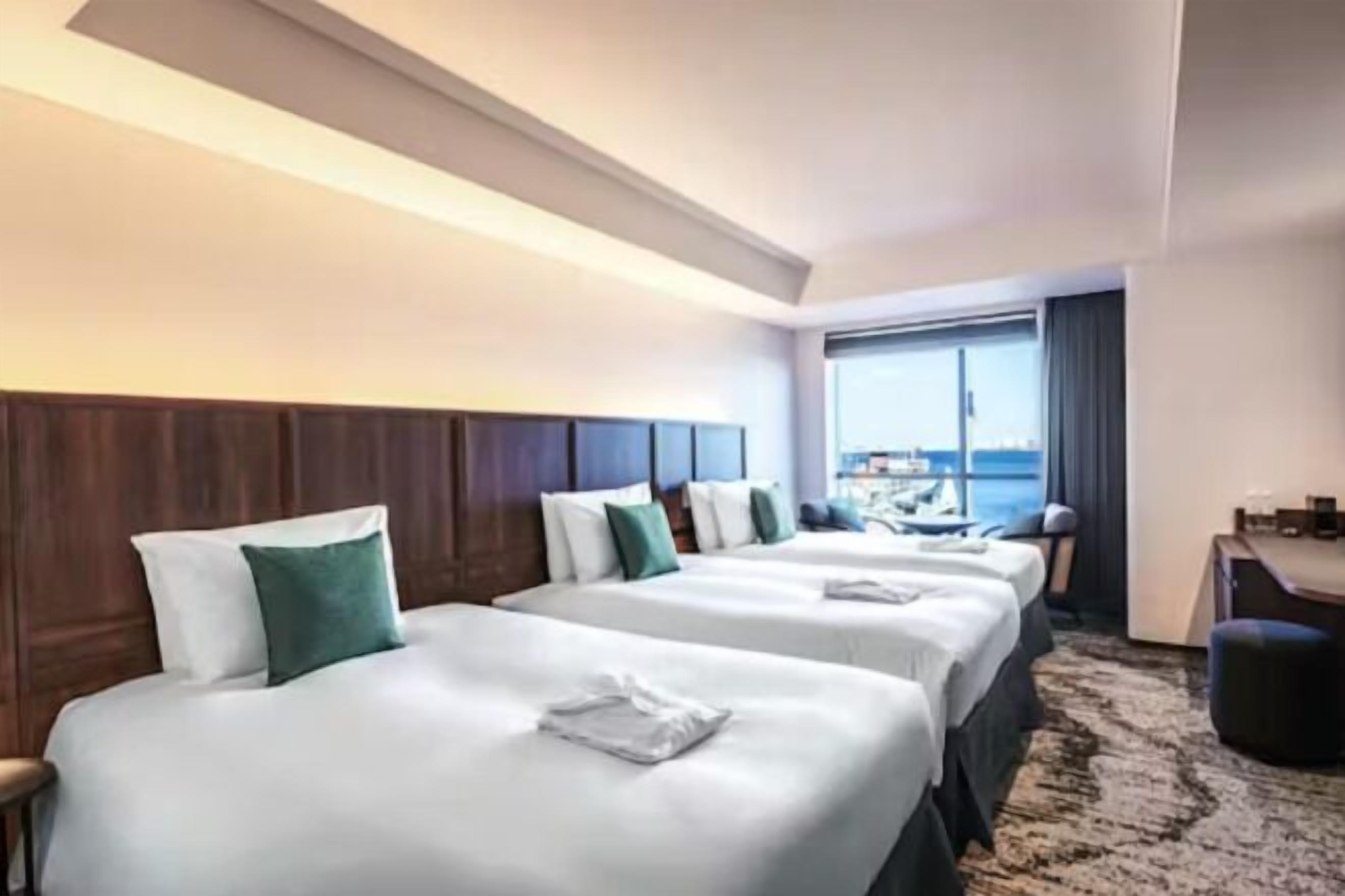 Edredons de pluma, cofres nos quartos, cortinas blackout