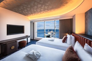 Suite, 2 Single Beds, Non Smoking | Down duvets, in-room safe, blackout curtains, free WiFi