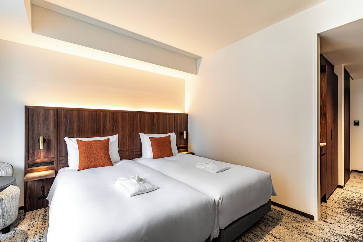 Standard Twin Room, Non Smoking | 1 bedroom, down duvets, in-room safe, blackout curtains
