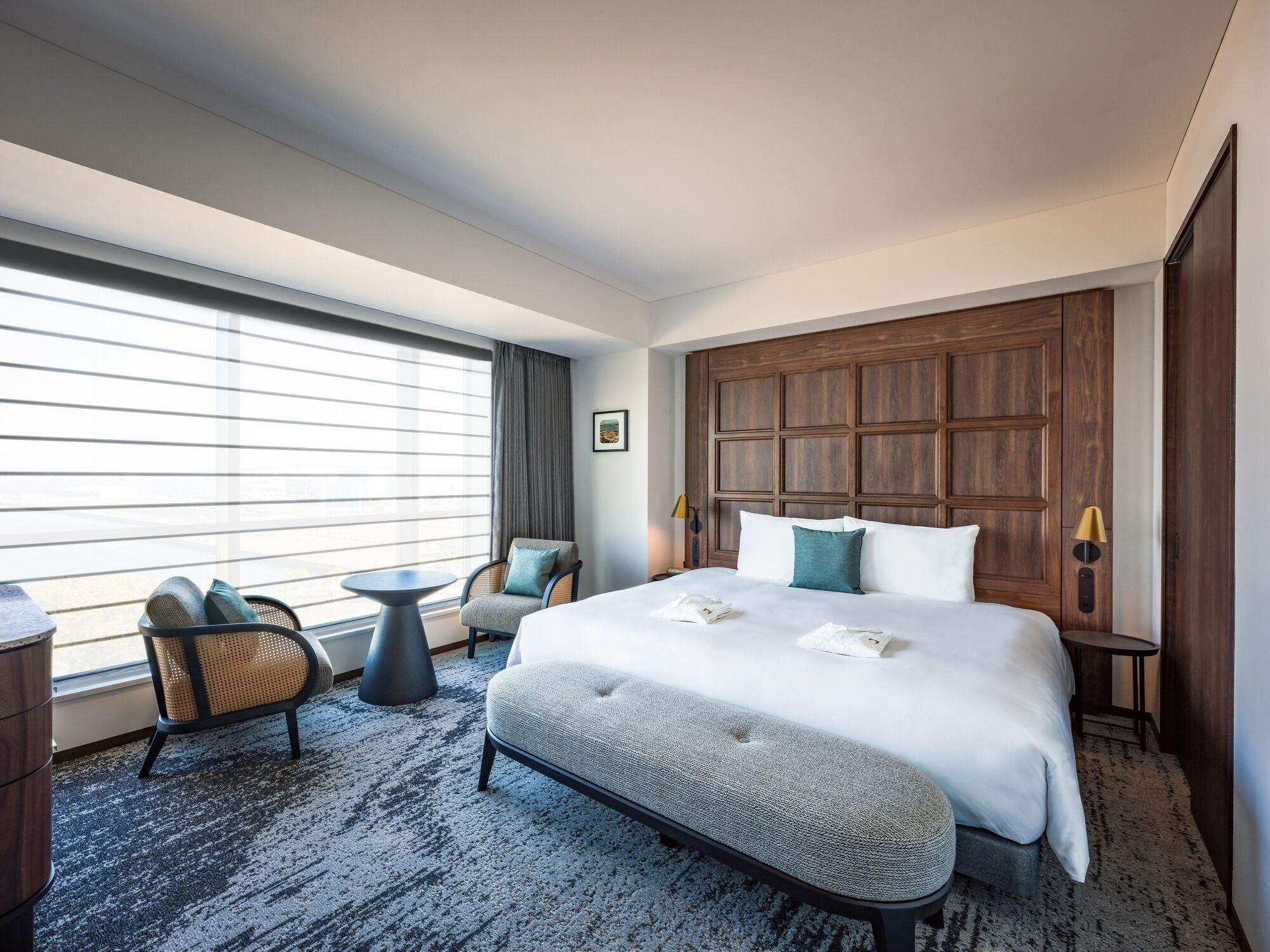 Deluxe kamer, 1 kingsize bed, niet-roken (Low Floor) | Donsdekens, een kluis op de kamer, verduisterende gordijnen, gratis wifi