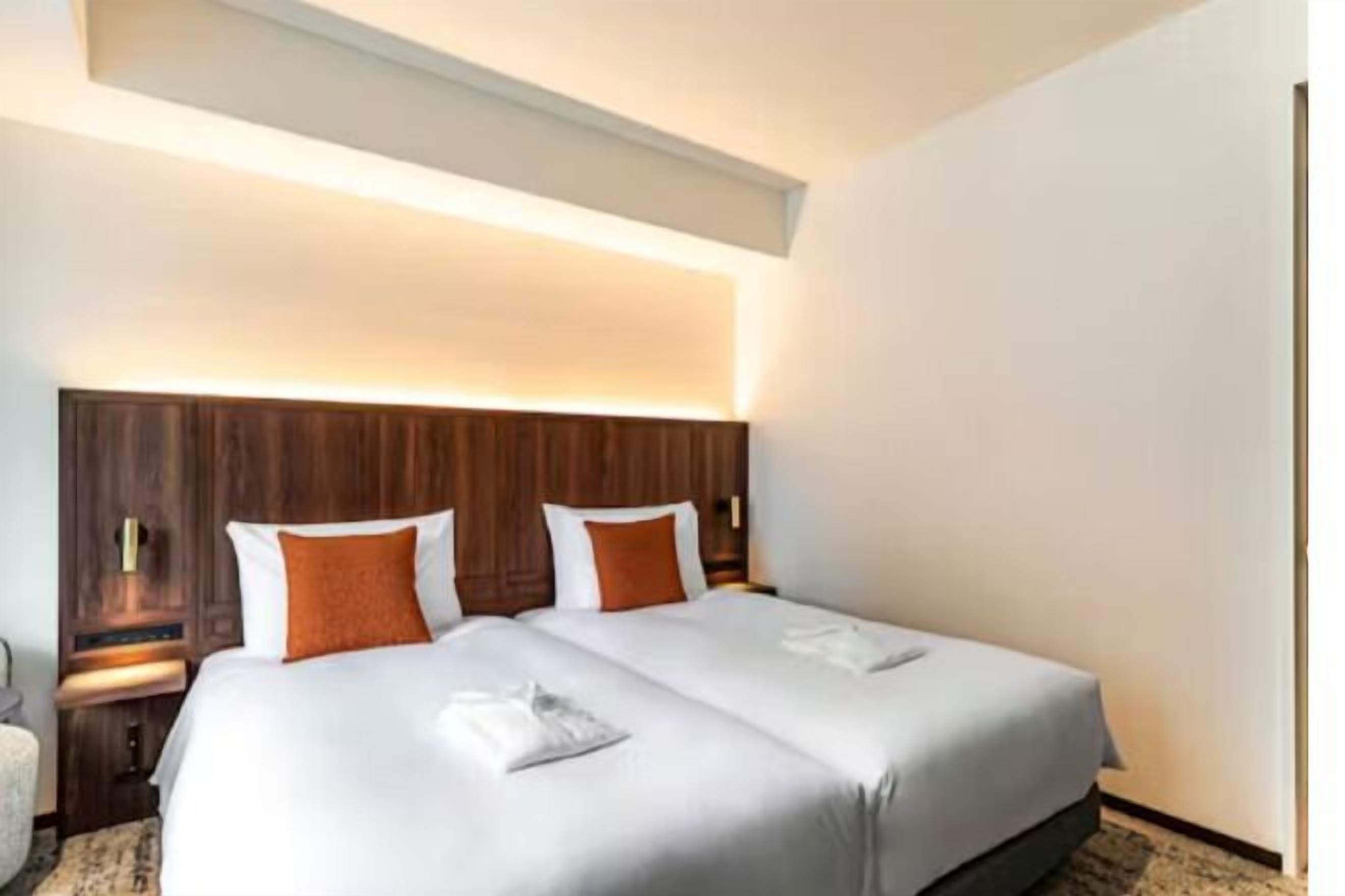 Down comforters, in-room safe, blackout drapes, free WiFi