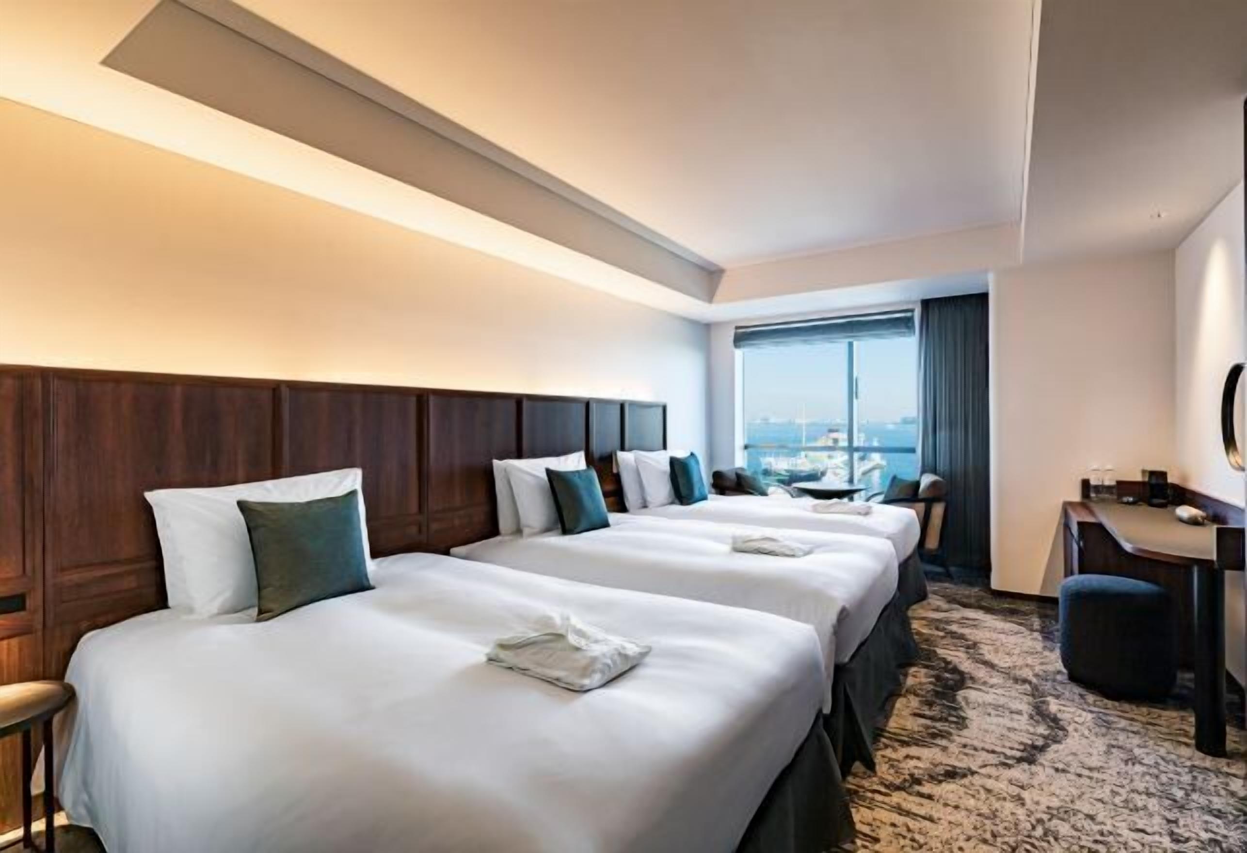 Down comforters, in-room safe, blackout drapes, free WiFi