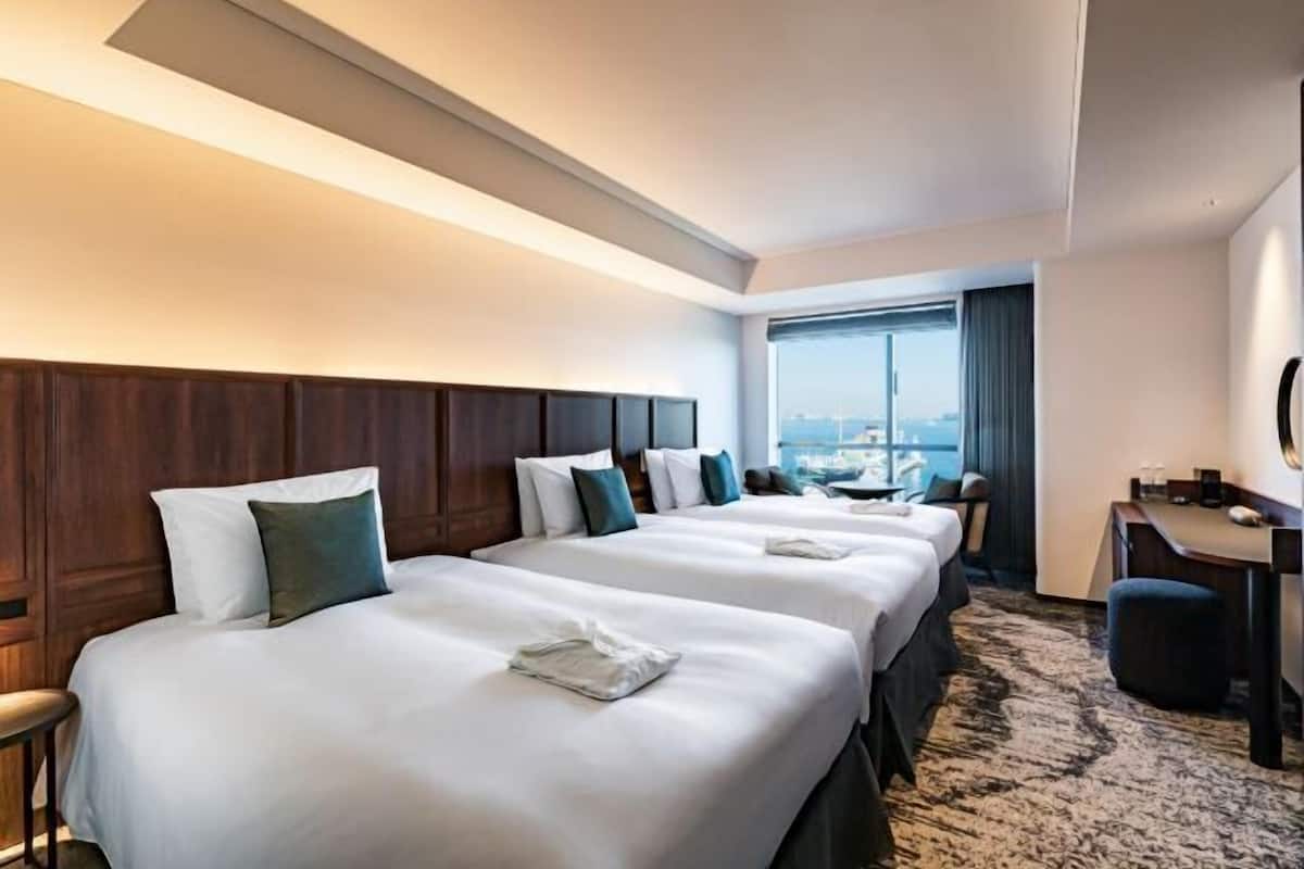 Down comforters, in-room safe, blackout drapes, free WiFi