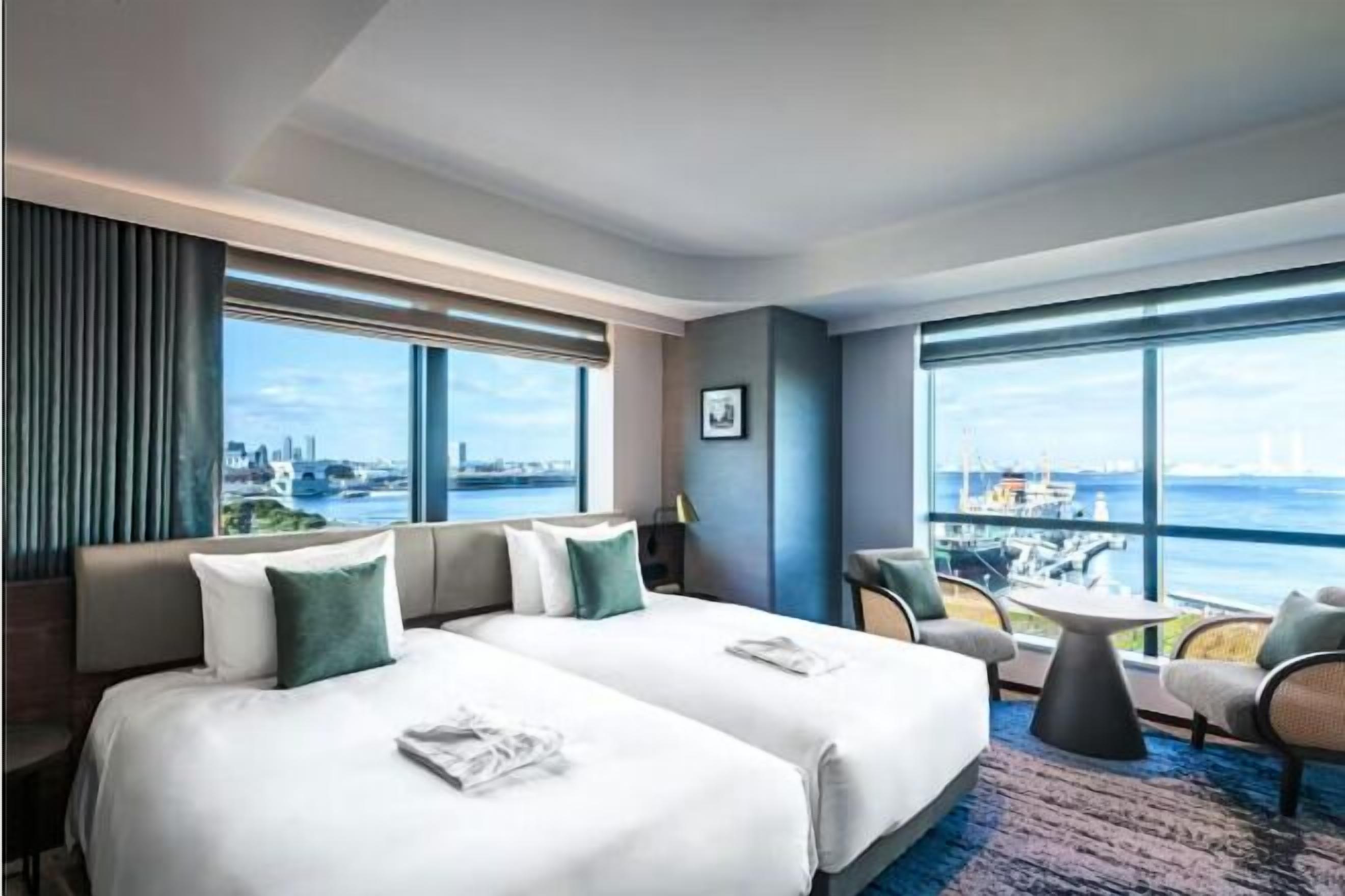 Edredons de pluma, cofres nos quartos, cortinas blackout