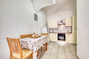 Appartement Familial, plusieurs chambres, 2 salles de bains, vue mer (Sea Stone - 100m From The Sea) | Restauration
