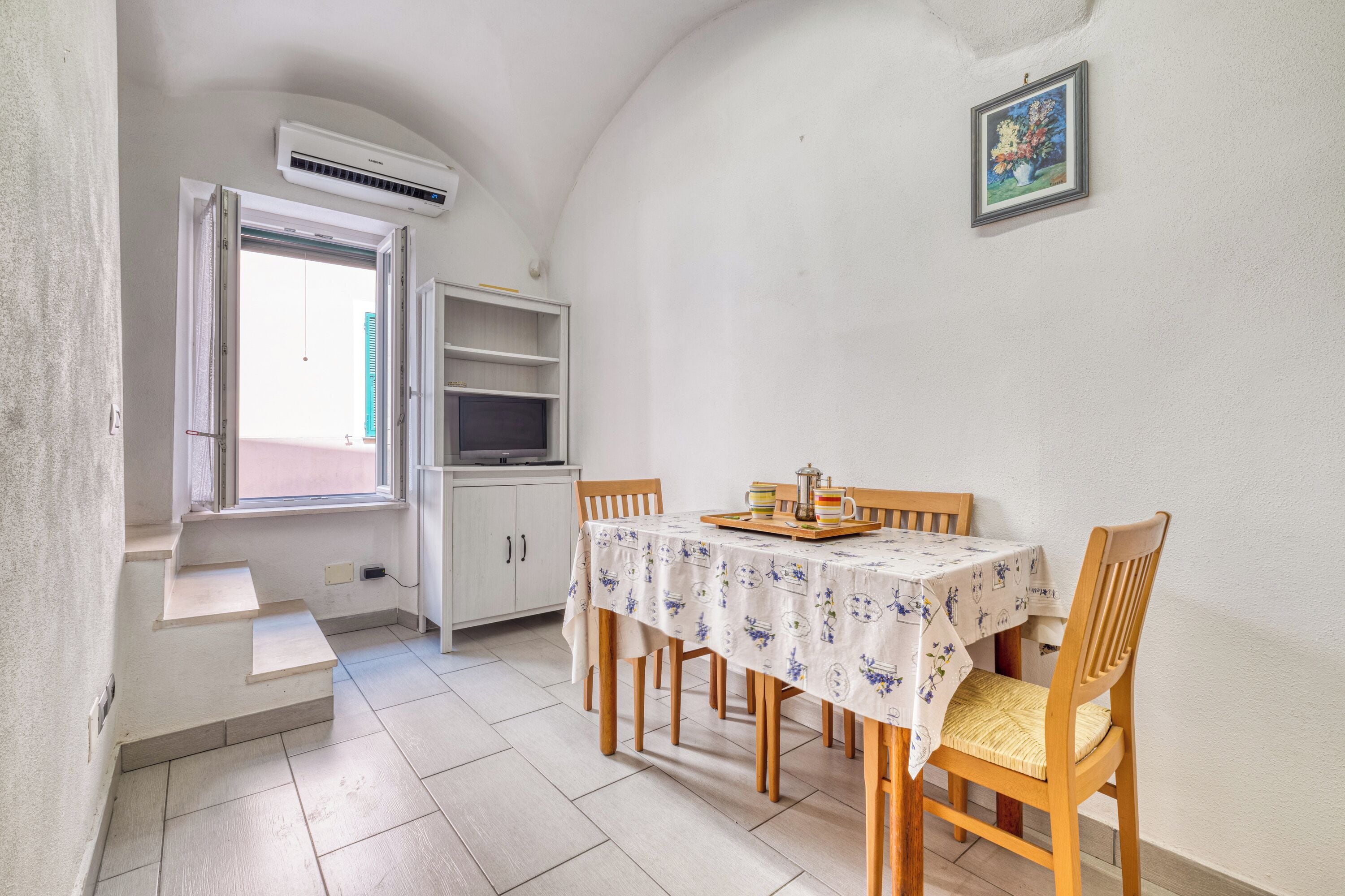 Appartamento familiare, camere multiple, 2 bagni, fronte mare (Sea Stone - 100m From The Sea) | Ristoranti