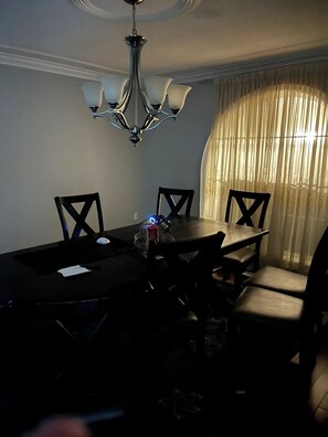 Dining - Welcome to your residency (Brampton)