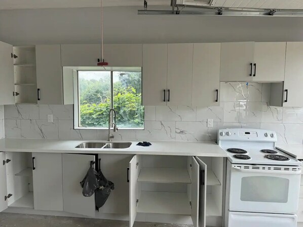 Private kitchen - Welcome to your residency (Brampton)