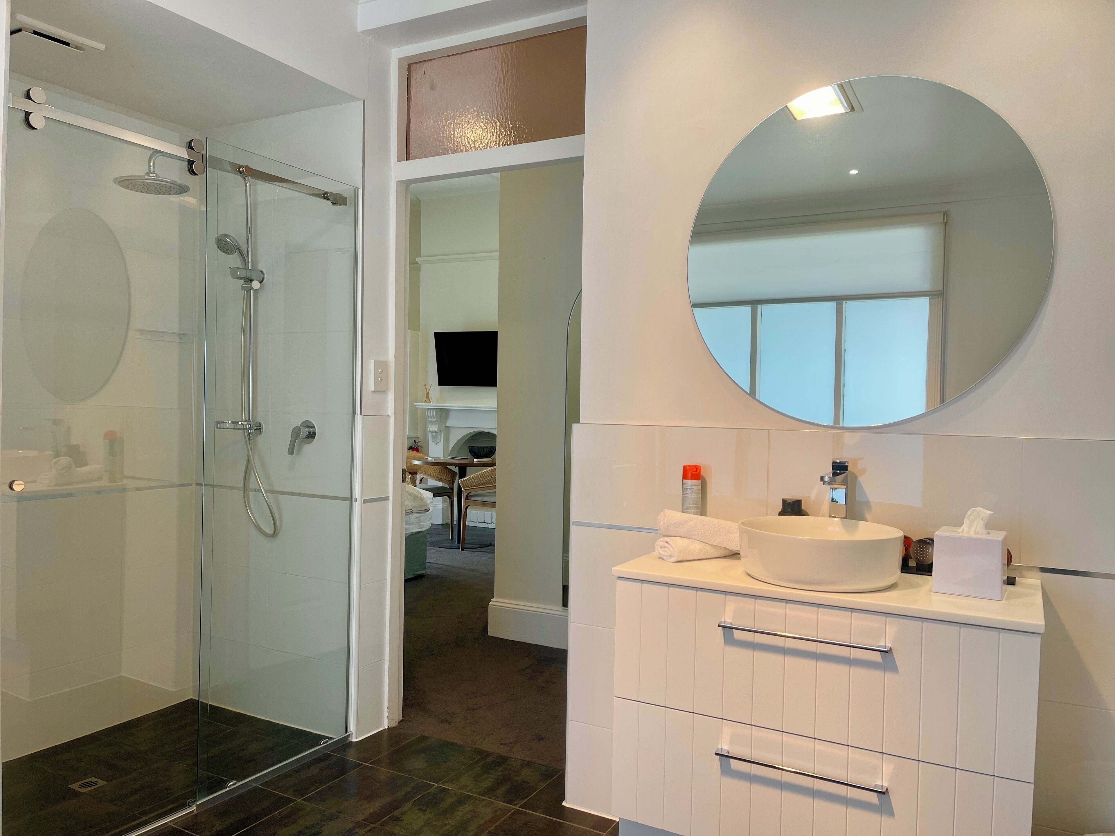 Monolocale Deluxe, vista vigneti | Bagno | Asciugamani, sapone, shampoo, carta igienica