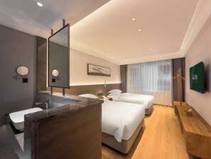 Business tvåbäddsrum - 2 dubbelsängar - privat badrum - utsikt mot bergen | Sängtillbehör av högsta kvalitet, duntäcken och Select Comfort-madrasser