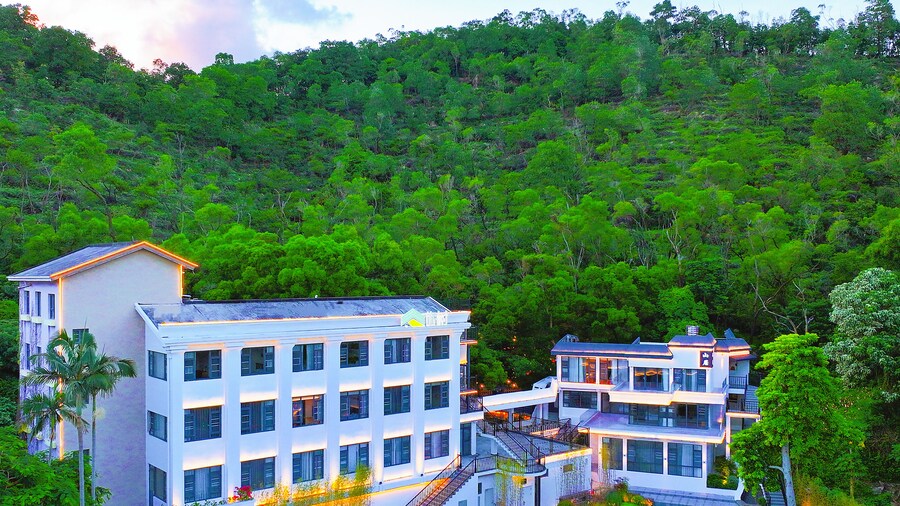 TRAVEL TREE INN