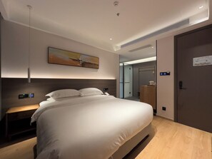 舒適雙人房, 1 張特大雙人床, 私人浴室, 山景 | 高級寢具、羽絨被、Select Comfort 床墊、遮光布/窗簾