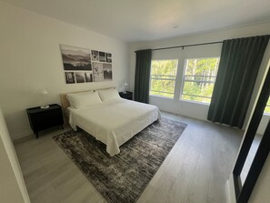 办公桌、WiFi、床单