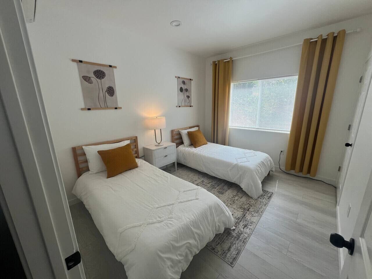 Desk, WiFi, bed sheets