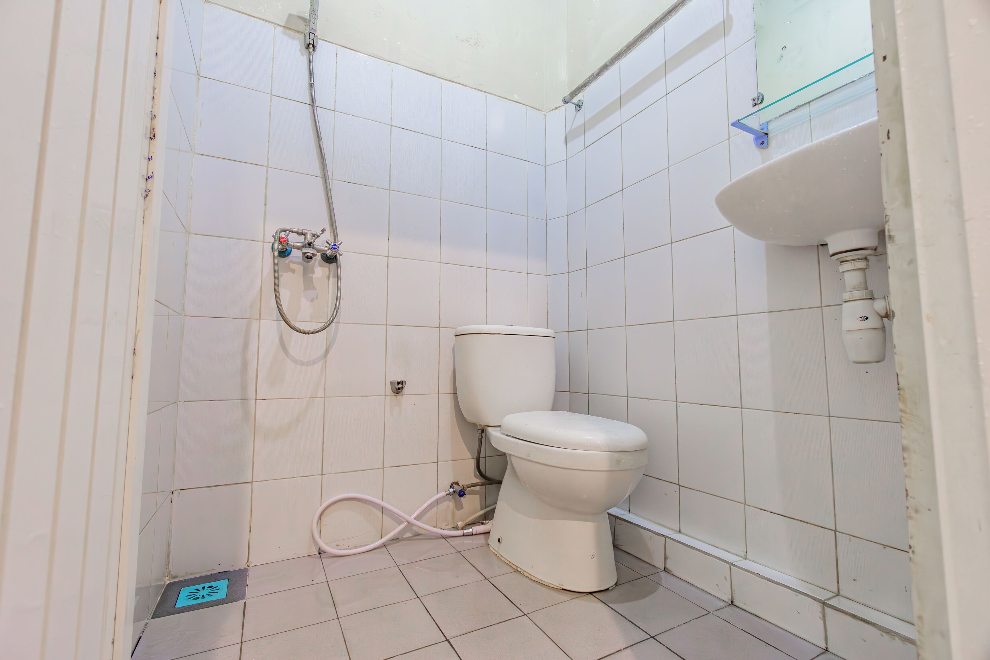 Deluxe Double Room | Bathroom | Shower, towels, soap