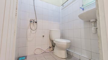 Deluxe Double Room | Bathroom | Shower, towels, soap