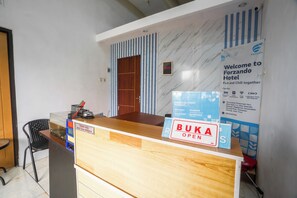 Reception - OYO Life Hotel O Forzando Hotel (Malang)