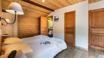 6 bedrooms, WiFi, bed sheets