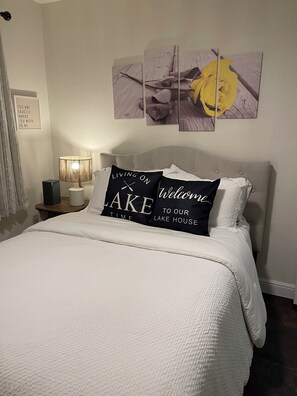 3 habitaciones, tabla de planchar con plancha, wifi y ropa de cama 