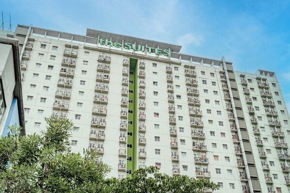 Front of property - OYO 94150 Gateway Apartment Pasteur By Eldian (Cimahi)