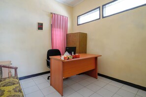 Reception - OYO 94150 Gateway Apartment Pasteur By Eldian (Cimahi)