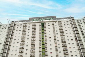 Front of property - OYO 94150 Gateway Apartment Pasteur By Eldian (Cimahi)