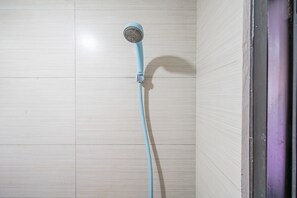 Deluxe Double Room | Bathroom | Shower, towels, soap - OYO 94150 Gateway Apartment Pasteur By Eldian (Cimahi)