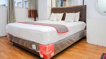 Standard Double Room | Desk, WiFi (free), bed sheets