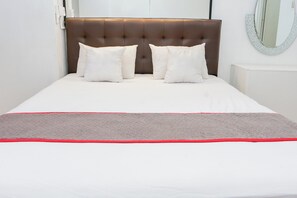 ห้องดีลักซ์ดับเบิล | โต๊ะทำงาน, Wi-Fi ฟรี, ผ้าปูที่นอน