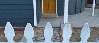 Serene 2-bedroom house with WiFi in Commerce City