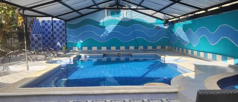 2 piscines couvertes