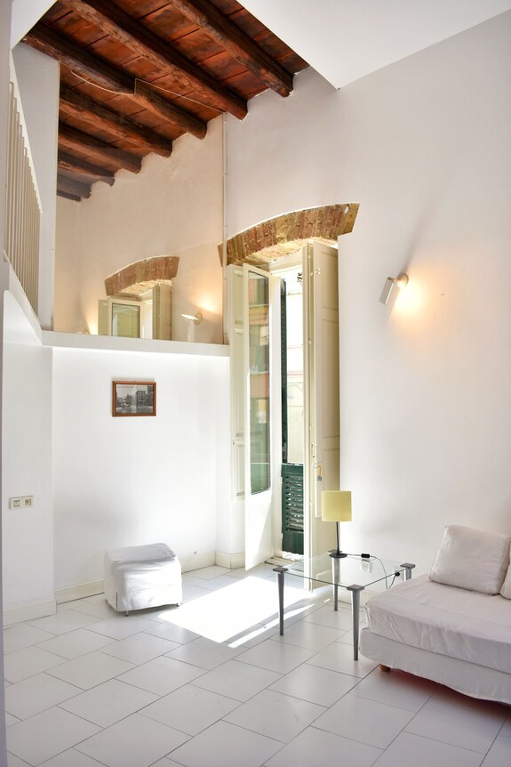 Sinclair Central Loft Elegance Under A Romantic Fresco, 15' From The Beach - Cagliari