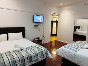 5 habitaciones, tabla de planchar con plancha, cuna de viaje y wifi